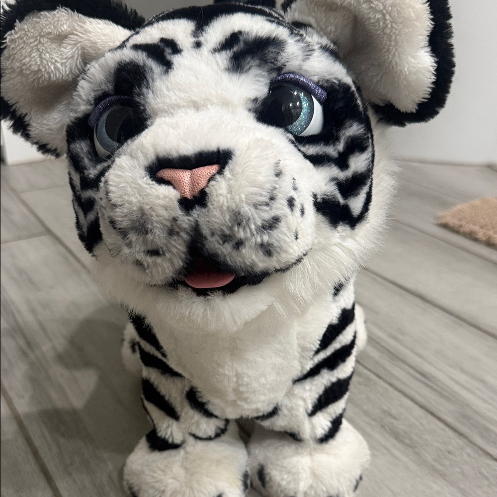 Exclusive FurReal Roarin’ Ivory Tiger Toy (working condition)
